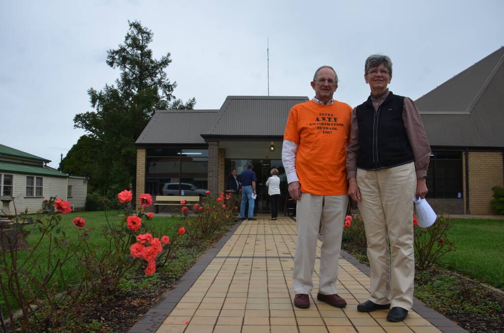 RECOGNITION: Guyra ANTY group members Robert Gordon and Beth White have spoken out at a council meeting to have the former Guyra Shire Council recognised in history with its own signs or plaque. 