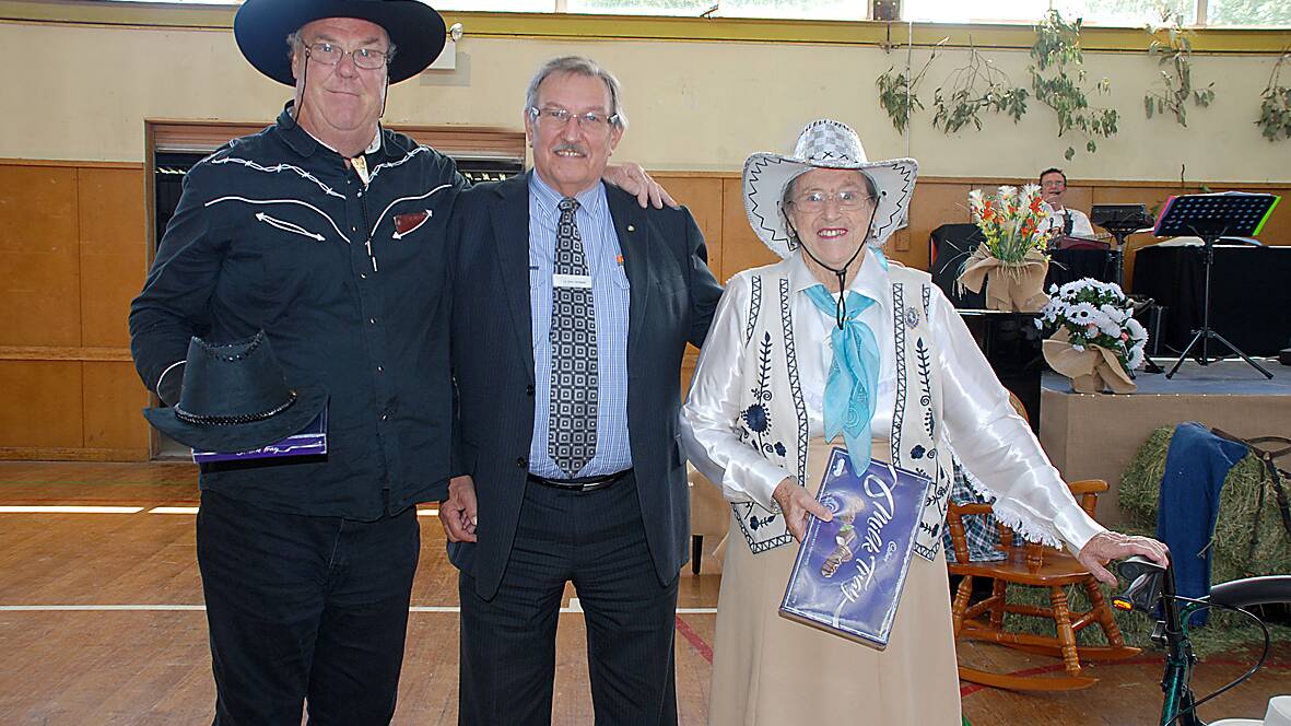 Cowboy and Cowgirl 
of the Ball, 
Geoffrey Hume 
from Tamworth and Sheila Sewell
 from Guyra with 
Mayor Hans Hietbrink