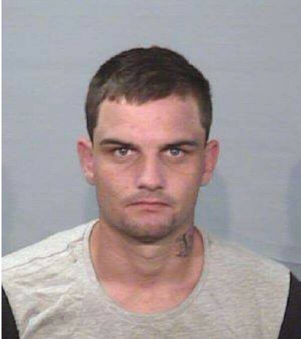 Bruce Dyball and Luke Jones are believed to be travelling around the NSW and Queensland border. Photo: NSW POLICE. 