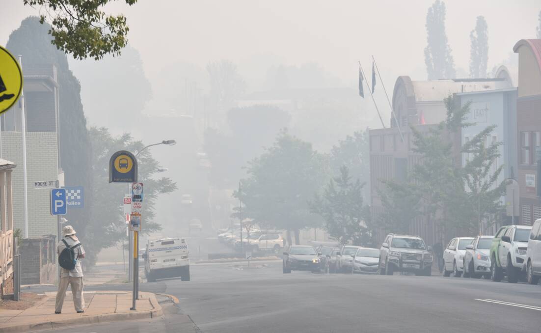 POLLUTION: Bushfire smoke covered Armidale on Monday morning. Picture: Nicholas Fuller