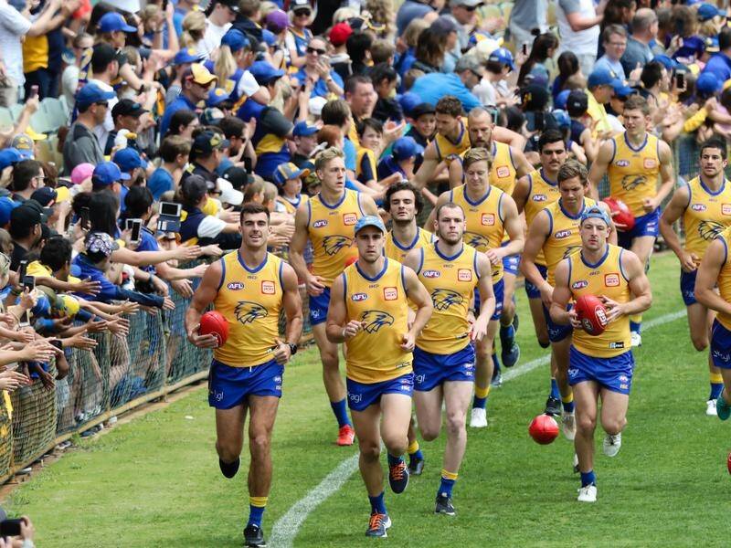 West Coast players have enjoyed training in front of more than 12,000 fans ahead of the grand final.