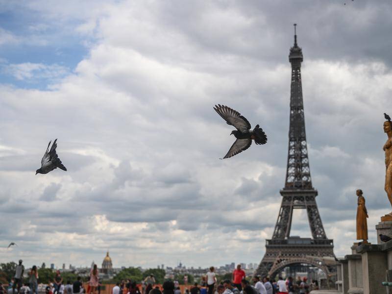 A sonic boom caused by a military jet over Paris prompted a flood of calls to emergency services.